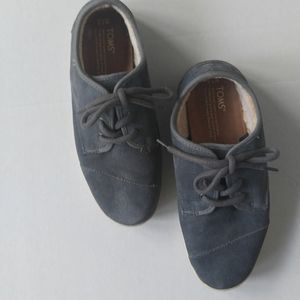 Toms: 100% Suede lace up sneakers